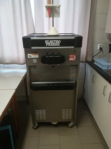 Bazarový zmrzlinovač ElectroFreeze FM 8 SUPER CENA: 70.000,- KČ BEZ DPH!!!